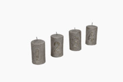 Svíčka adventní 2, stříbrná, M - Adventní svíčka s číslem 2 a rozměry 4,5x8cm